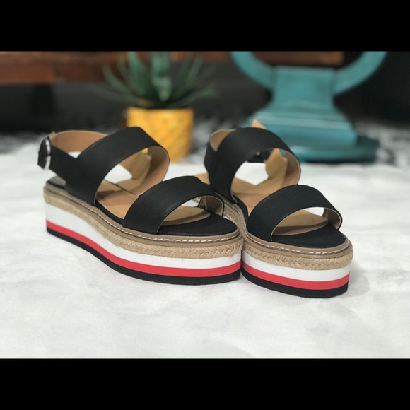 Women Sandal - Picture 2 of 7